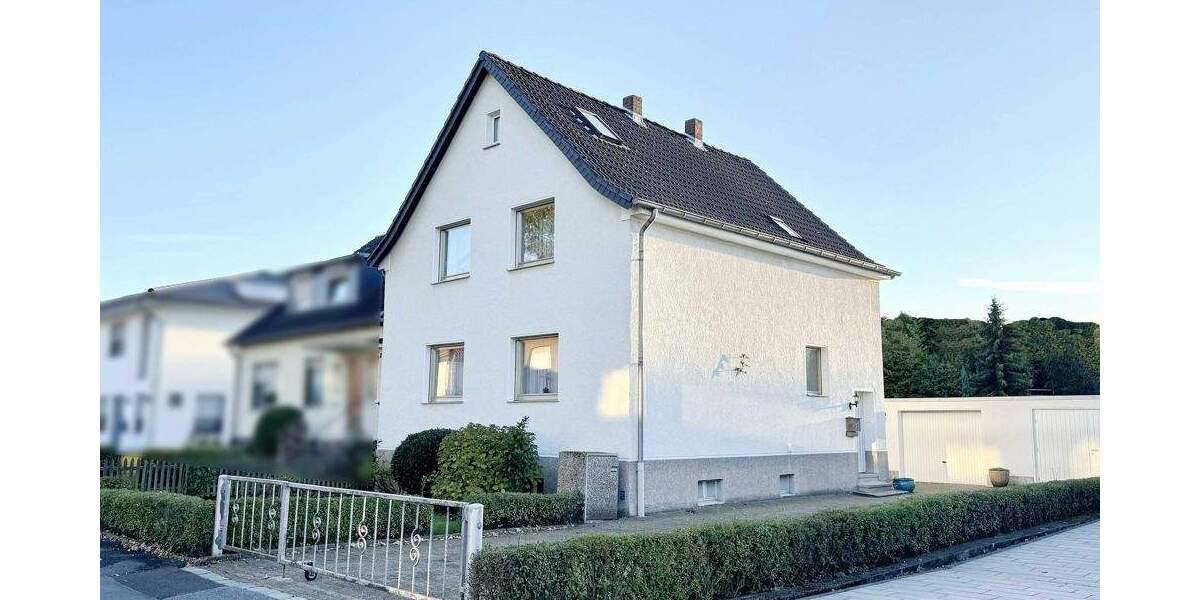 GEPFLEGTE DOPPELHAUSHÄLFTE MIT GARAGEN AUF GROßEM GRUNDSTÜCK IN DER MENGEDER HEIDE 6 zimmer