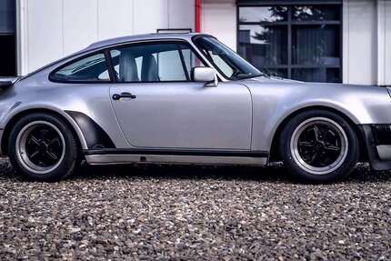 Porsche 930