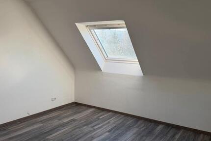 Helle Dachgeschoss Wohnung 3 zimmer