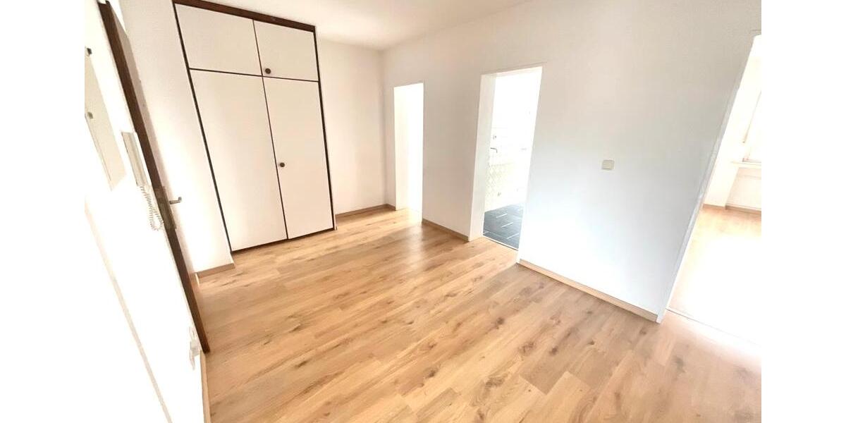 Große 3 Zimmerwohnung mit Balkon 3 zimmer
