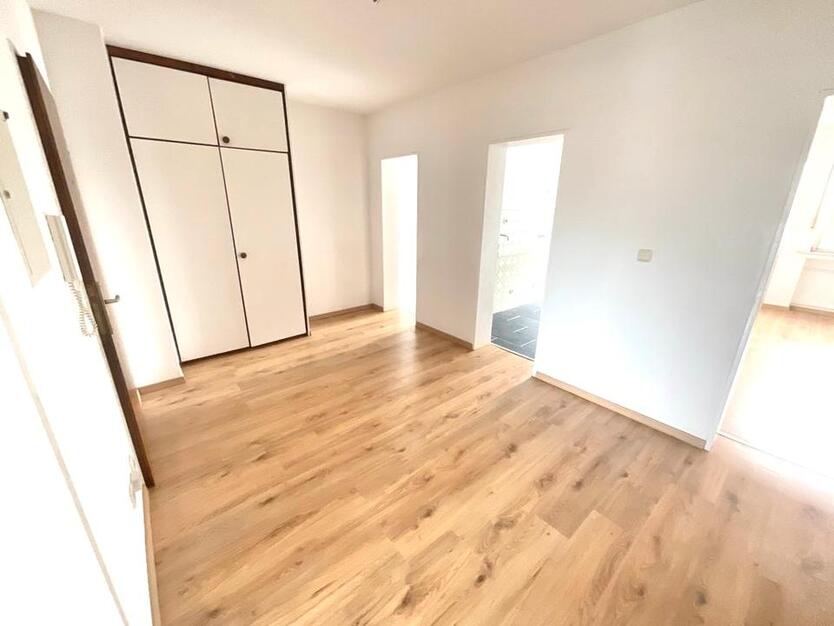 Große 3 Zimmerwohnung mit Balkon zimmer