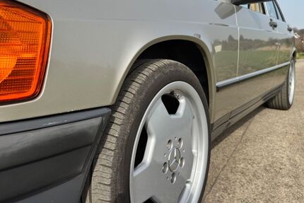 Mercedes-Benz 190 123.500 km 9.990 &euro; Bochum 44797