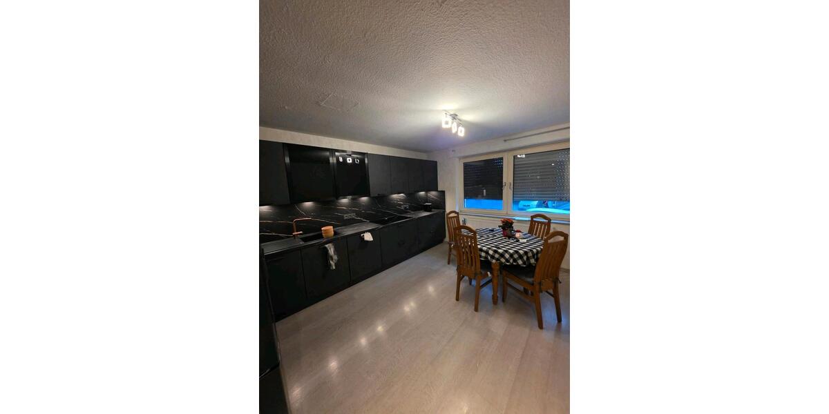 80m², Erdgeschoss, 2 Badezimmer + Luxus-Küche 3 zimmer