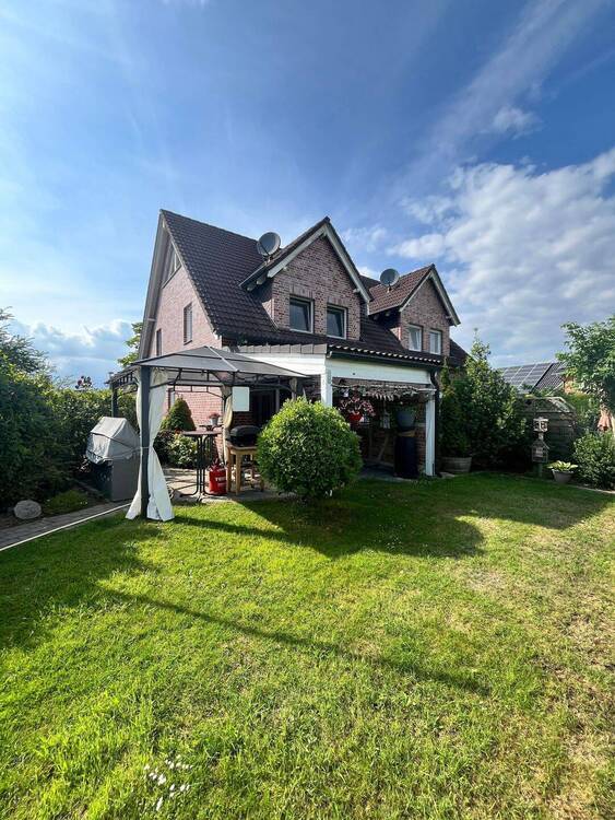 Einfamilienhaus mit Terrasse und gr. Garten