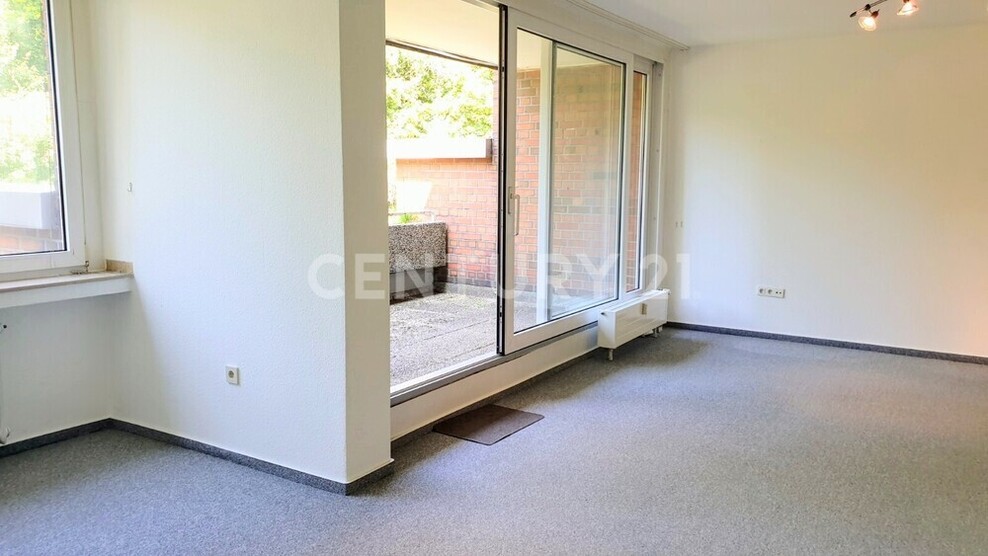 Uninähe! Helle Etagenwohnung mit großzügigem Balkon