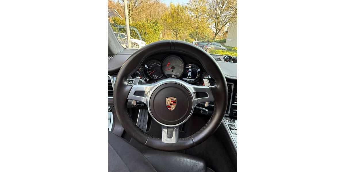 Porsche Panamera 134.000 km 39.900 &euro; Gelsenkirchen 45897