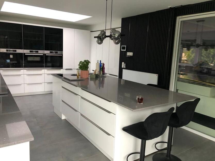 Freistehendes Haus mit EinliegerWohnung , sofort bezugsfertig.