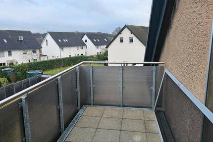 renovierte Dachgeschosswohnung 3 zimmer