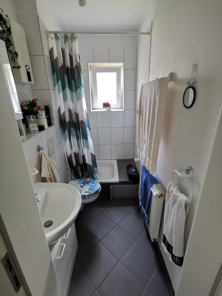 Bei VIVAWEST die Sonnenstrahlen auf dem eigenen Balkon genießen. zimmer