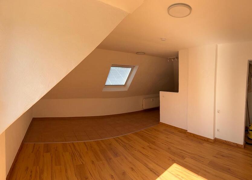 Dachgeschoss Wohnung,Erstbezug nach Renovierung