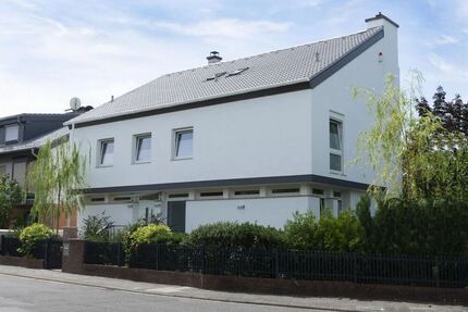 Exklusive Traumvilla: Stilvoller Komfort und modernes Design in Dreieich-Götzenhain vereint!