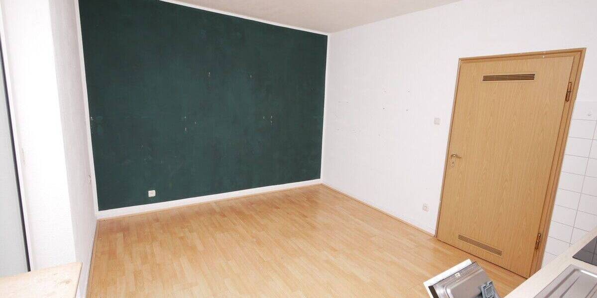 Perfekt für junge Leute: Gepflegte 2,5-Raum-Etagenwohnung mit Küche und Balkon Nahe der Universität 2 zimmer