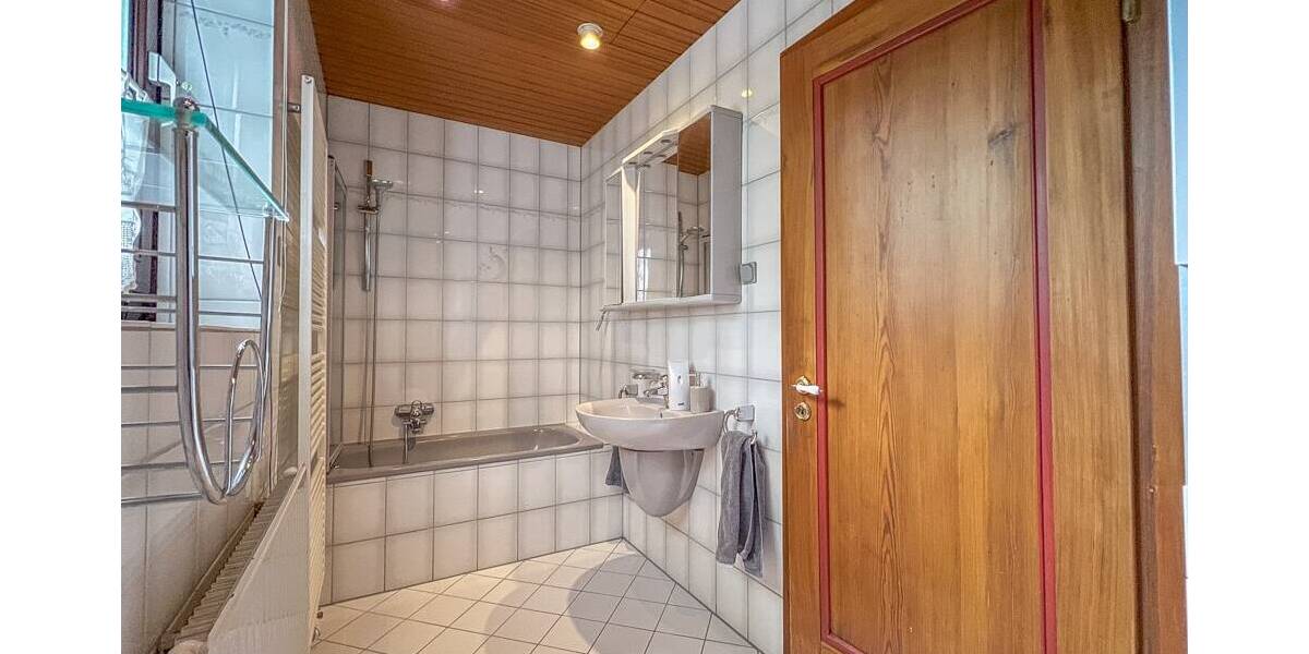 Historisches Herrenhaus im Hagener Süden, aufgeteilt in zwei Eigentumswohnungen 1 zimmer