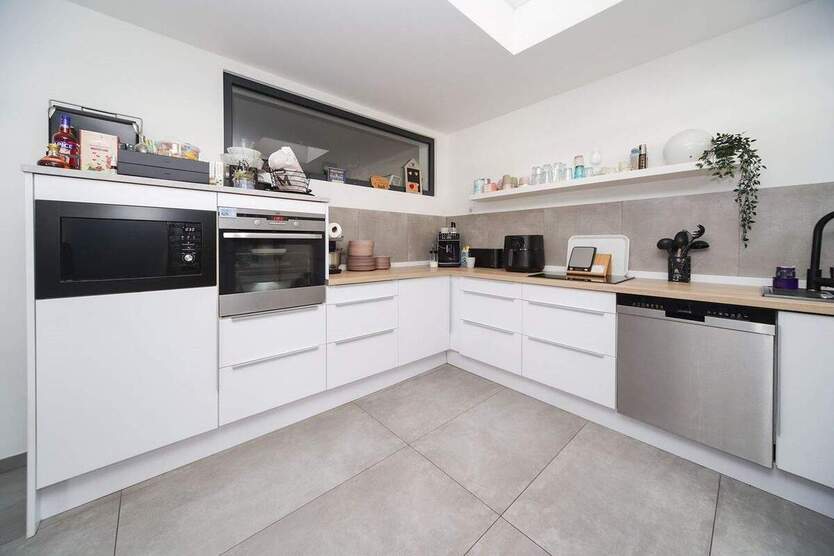 Hochwertige Erdgeschosswohnung mit Garten in kernsaniertem 3-Familienhaus 4 zimmer