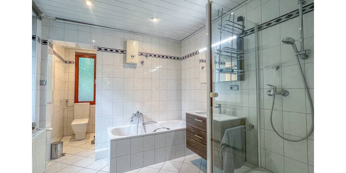 Historisches Herrenhaus im Hagener Süden, aufgeteilt in zwei Eigentumswohnungen 1 zimmer