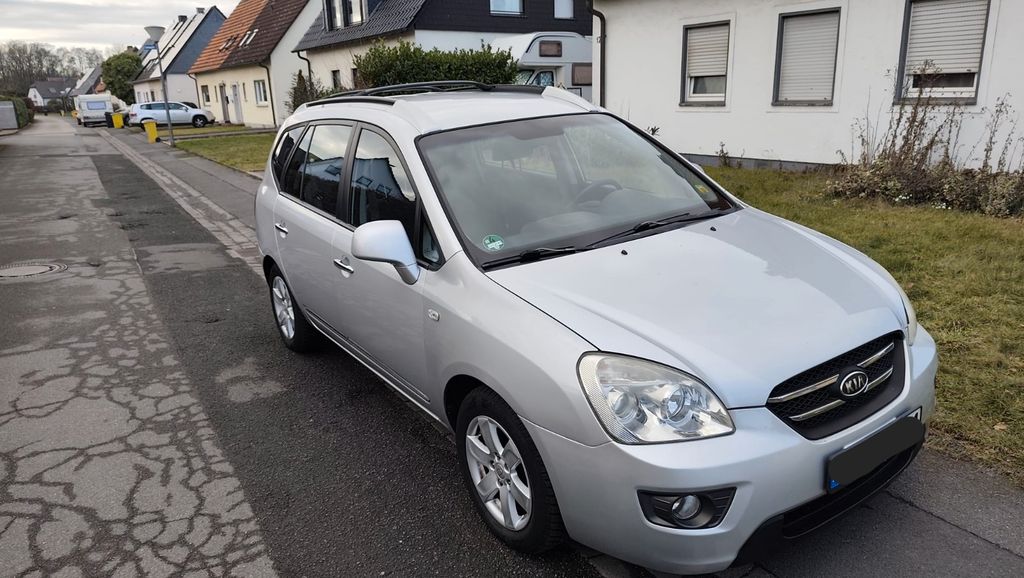 Kia Carens 203.500 km 1.900 &euro; Kamen 59174