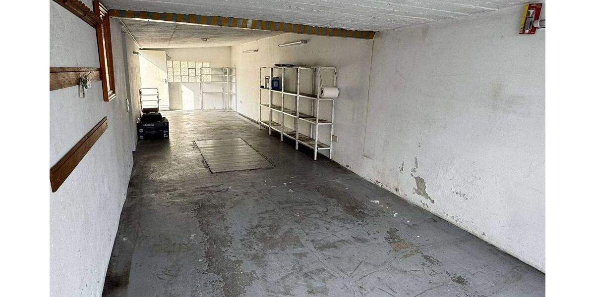 GEPFLEGTE DOPPELHAUSHÄLFTE MIT GARAGEN AUF GROßEM GRUNDSTÜCK IN DER MENGEDER HEIDE 6 zimmer