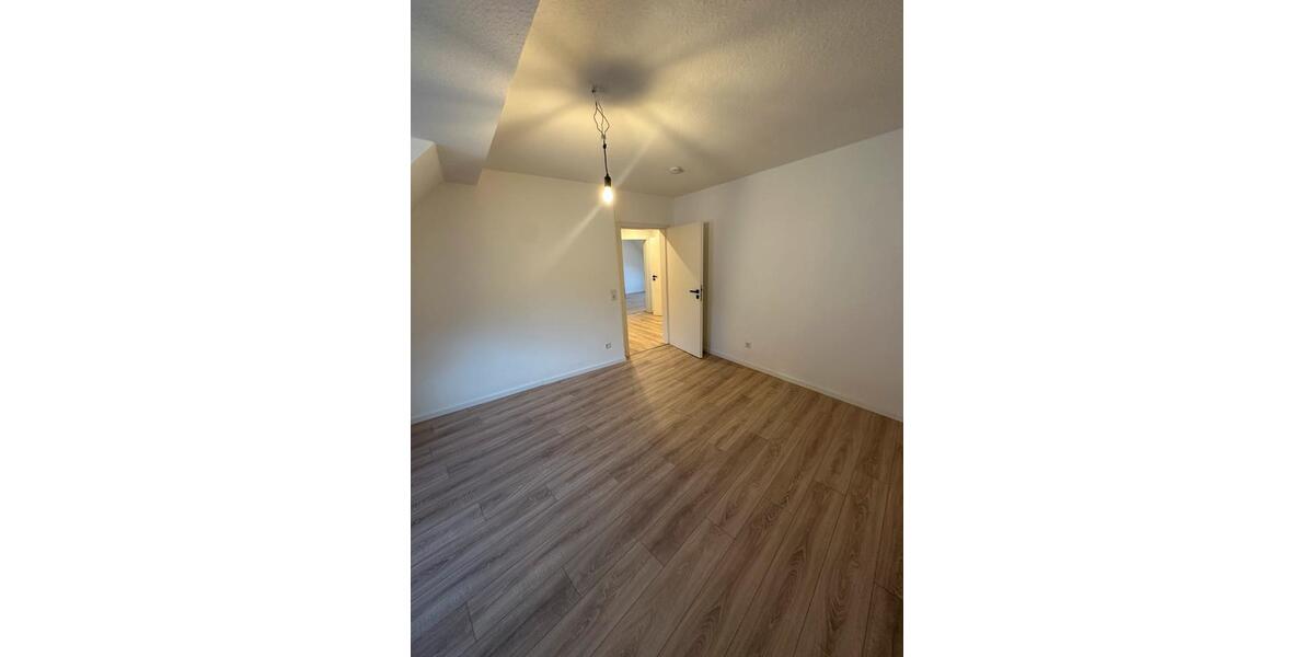 Dachgeschoßwohnung Hagen Hagen-Nord - 2.5 Zimmer, 75 m&sup2;, 650&euro; | Angebot:24819819