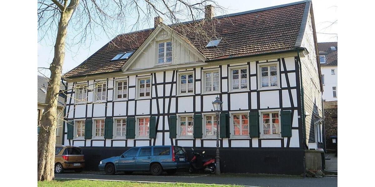 Charmante Dachgeschosswohnung im historischen Fachwerkhaus in Hagen – verfügbar ab 01.01.2026 6 zimmer