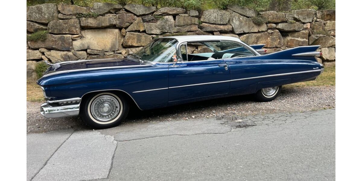 Cadillac Deville 83.000 km 55.690 € Dortmund 44149