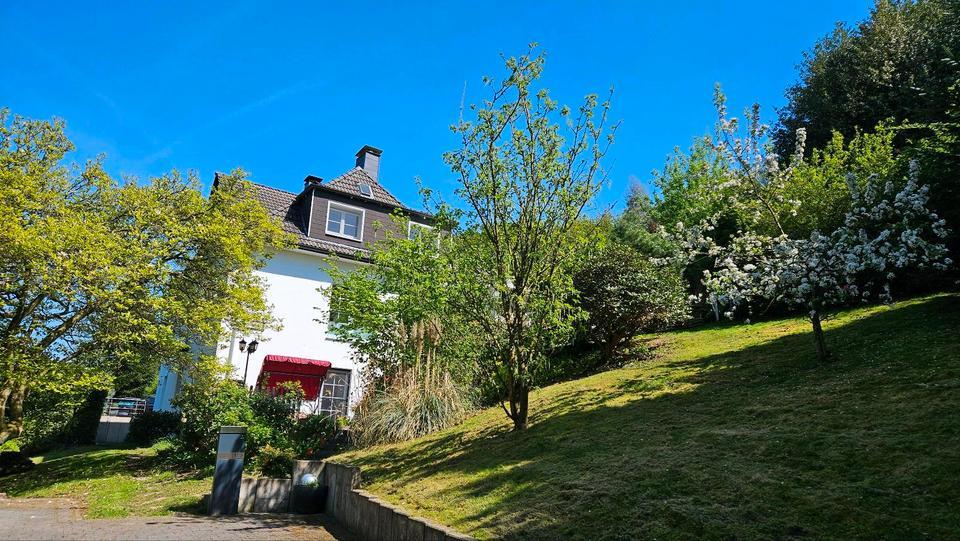 Repräsentatives Herrenhaus in Alleinlage mit EinliegerWohnung