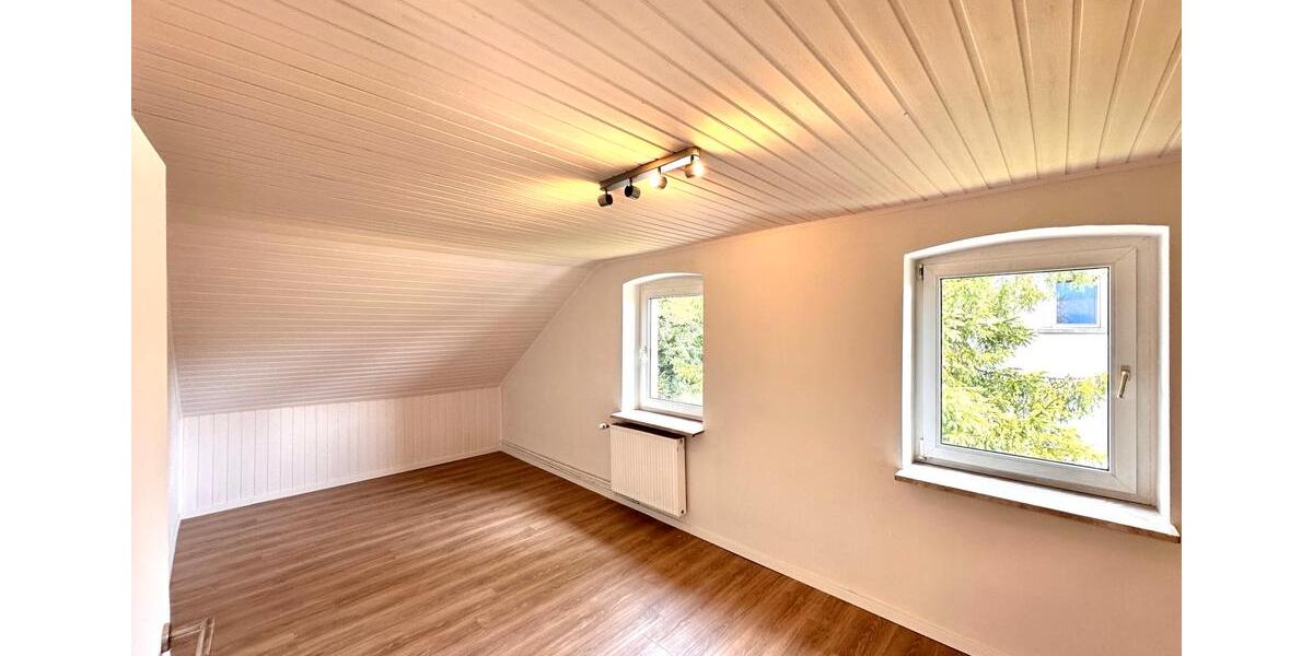 Doppelhaushälfte Iserlohn - 8 Zimmer, 155 m&sup2;, 1.399&euro; | Angebot:26248494