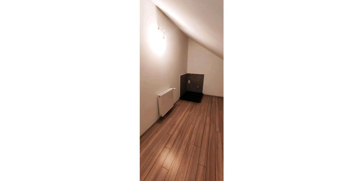 Dachgeschoßwohnung Iserlohn Grüne - 4 Zimmer, 100 m&sup2;, 900&euro; | Angebot:24770712