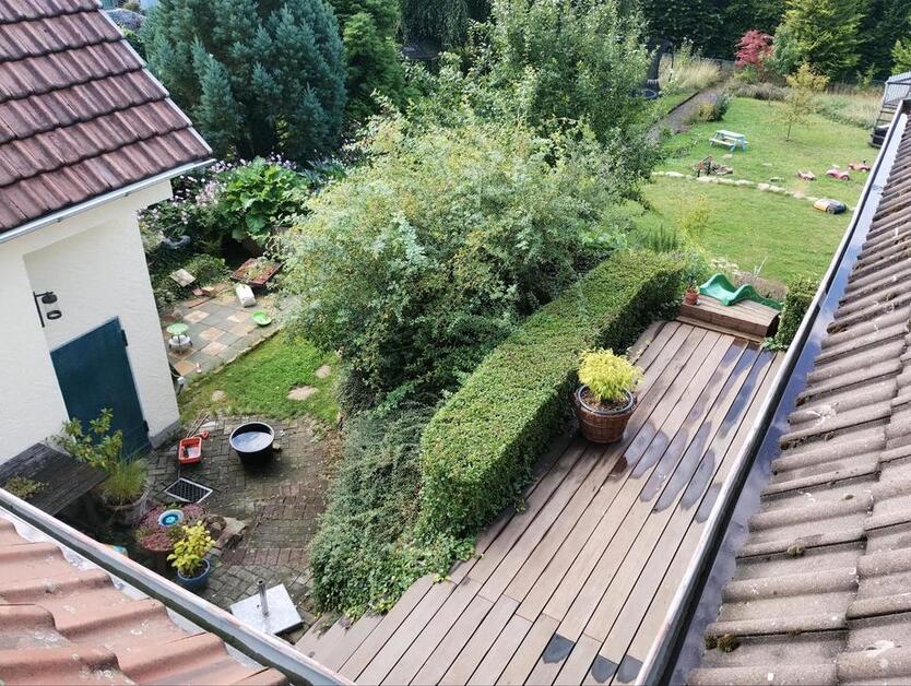 Teilsaniertes Einfamilienhaus auf großem Grundstück