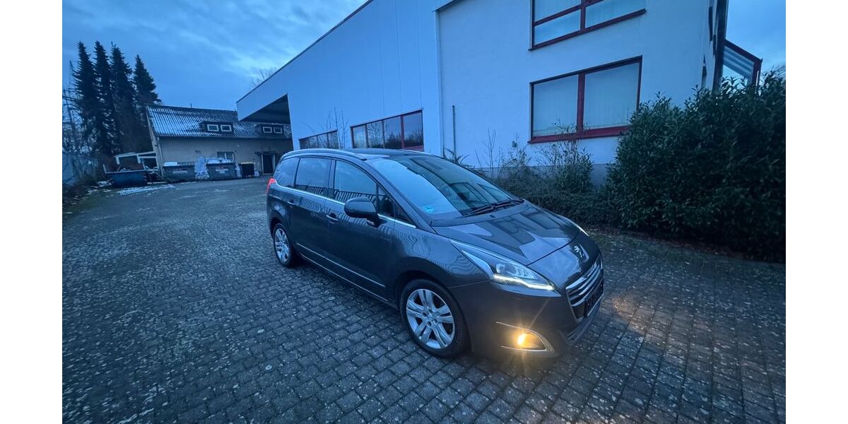 Peugeot 5008 180.000 km 5.555 &euro; Unna 59427