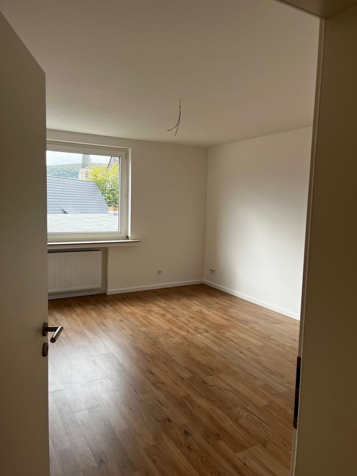 Biete eine frisch sanierte Wohnung zum Verkauf an
