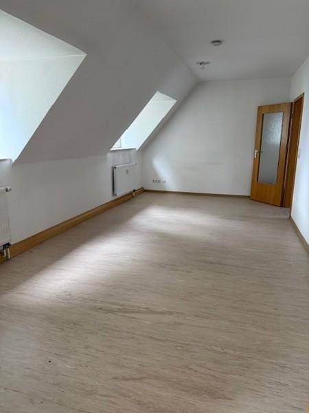 Ein tolles Wohngefühl: praktische 2,5-Zi.-Dachgeschosswohnung zimmer
