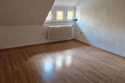 3-Zimmer Dachgeschoss Wohnung zu Vermieten 3 zimmer
