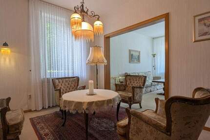 Solides Einfamilienhaus mit Garage und Garten *** auch für die größere Familie! 8 zimmer