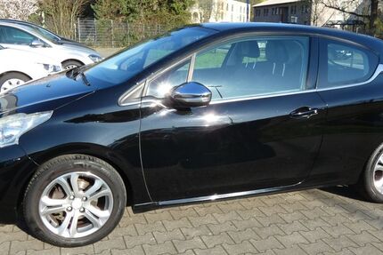 Peugeot 208 115.000 km 4.990 &euro; Bergkamen 59192