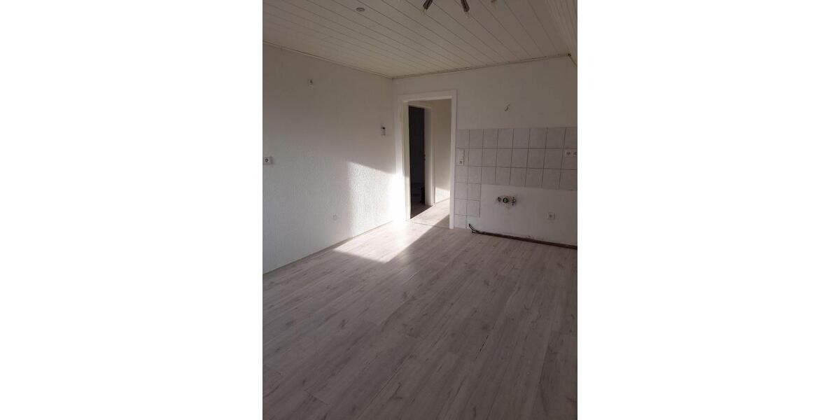 Provisionsfrei* Mit Gartenteil + Stellplatz! Gemütl. DG-Wo, sofort bezugsfrei! 2.5 zimmer