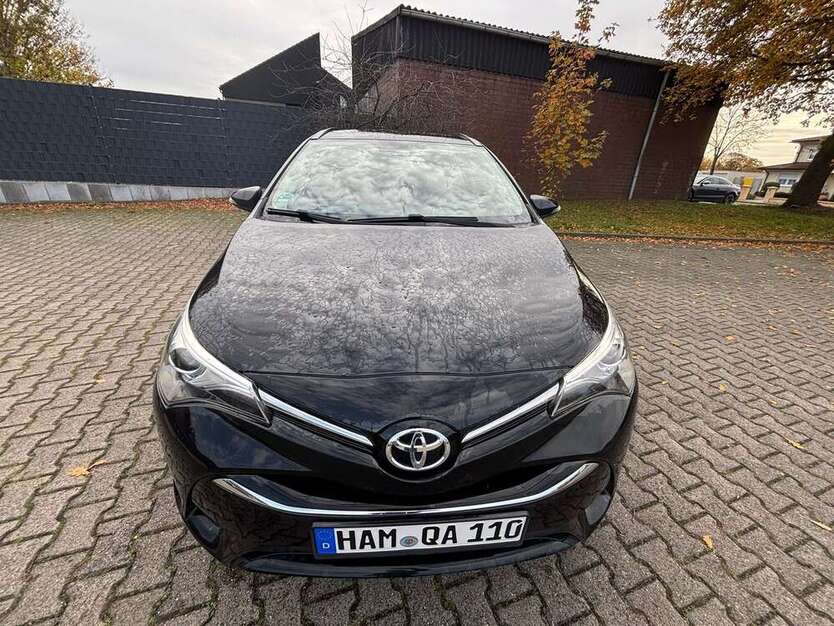Toyota Avensis 184.500 km 8.900 € Hamm 59075