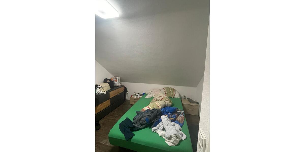 Dachgeschoßwohnung Bochum Günnigfeld - 3.5 Zimmer, 65 m&sup2;, 350&euro; | Angebot:25898941