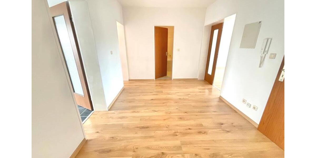 Große 3 Zimmerwohnung mit Balkon 3 zimmer