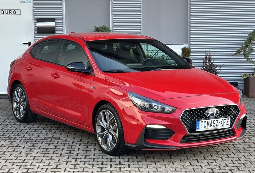 Hyundai i30 63.921 km 17.999 € Hamm 59075