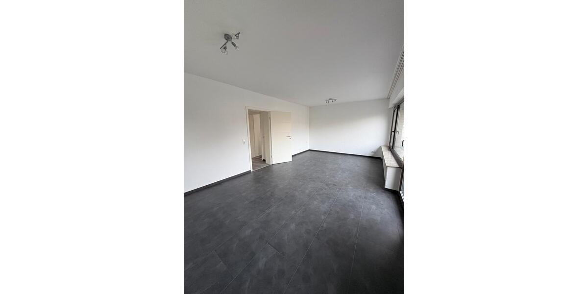 Erstbezug: frisch renovierte 2-Zi.-Wohnung mit großer Terrasse 2 zimmer