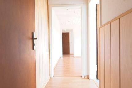 DG Wohnung mit 50qm und 2 Schlafz. renoviert 3 zimmer