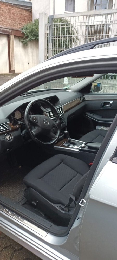 Mercedes-Benz E 200 177.000 km 12.500 € Gelsenkirchen 45879