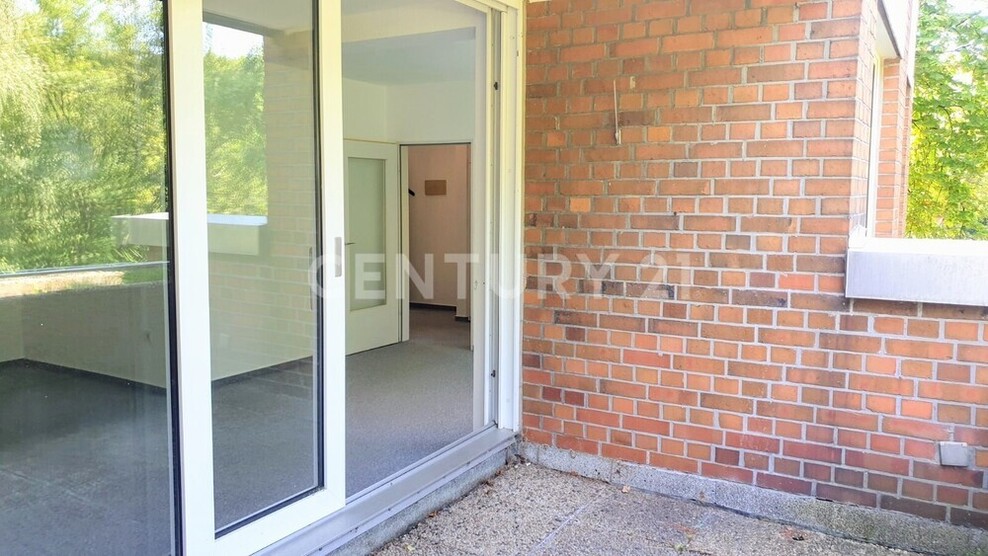 Uninähe! Helle Etagenwohnung mit großzügigem Balkon
