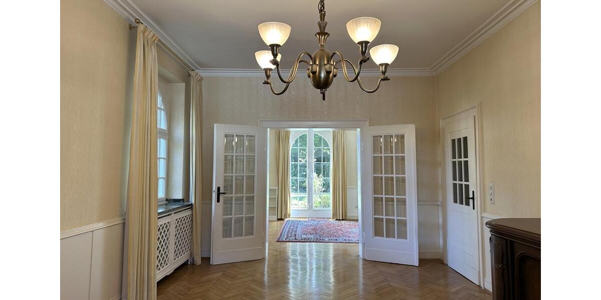 Einzigartiges Mietangebot: Historische Villa mit großem Garten | ca. 310 m² Wohnfläche 12 zimmer