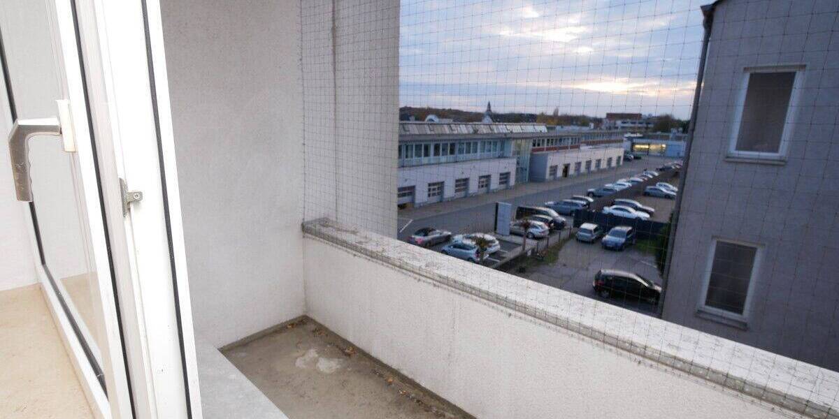 Perfekt für junge Leute: Gepflegte 2,5-Raum-Etagenwohnung mit Küche und Balkon Nahe der Universität 2 zimmer