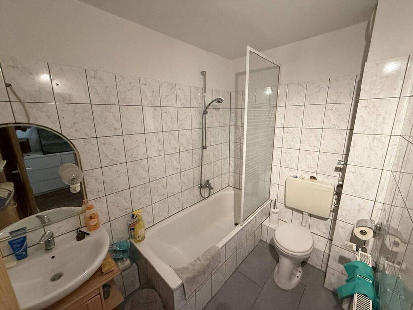 2,5-Zimmer Eigentumswohnung mit fast 100 m² Dachterrasse