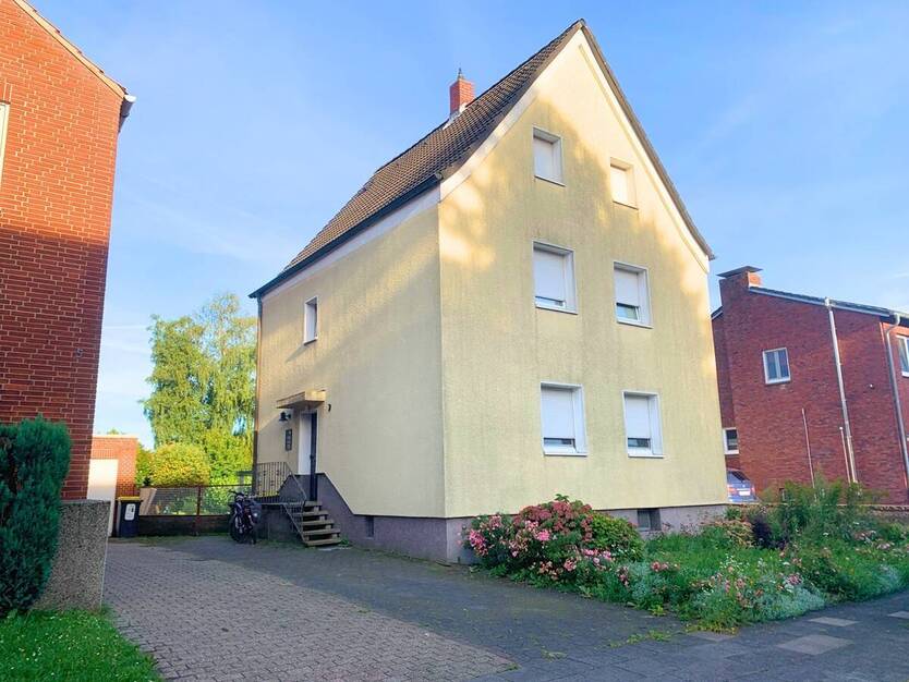 In 2000 kernsaniertes Mehrparteienhaus mit schönem Gartengrundstück in Recklinghausen- Grullbad. 6 zimmer