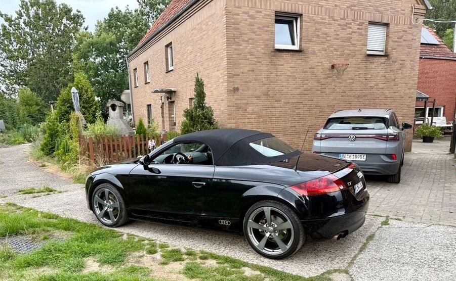 TT