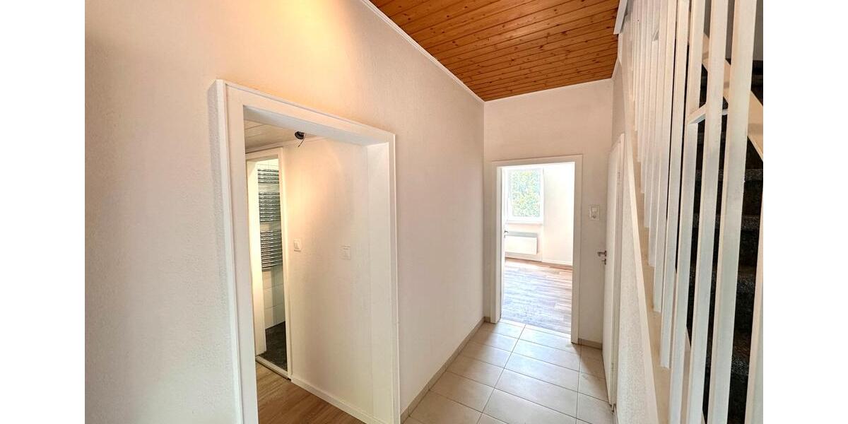 Doppelhaushälfte Iserlohn - 8 Zimmer, 155 m&sup2;, 1.399&euro; | Angebot:26248494