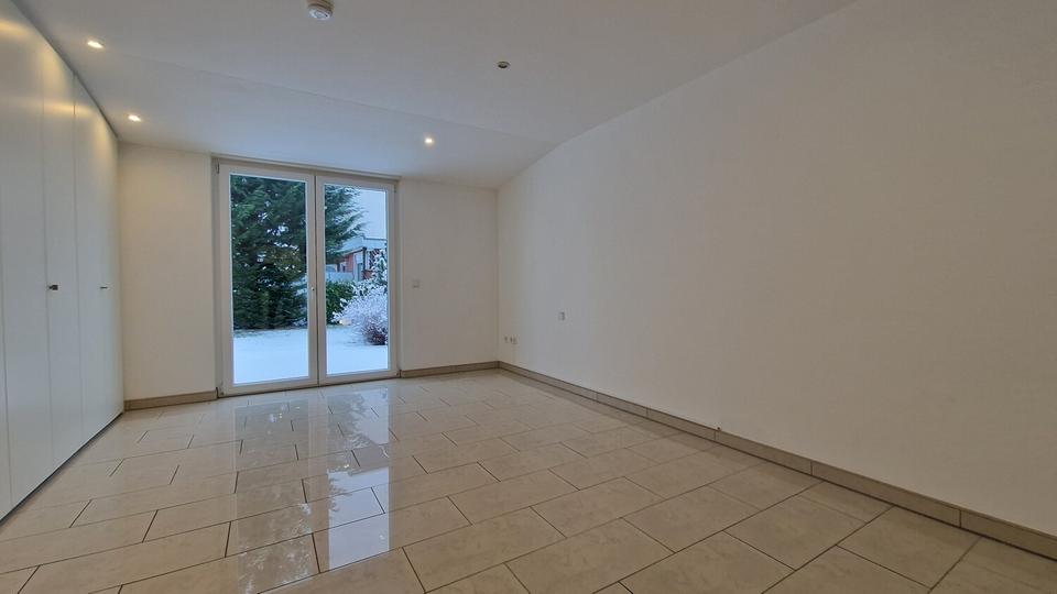 Erdgeschoßwohnung Iserlohn - 5 Zimmer, 180 m&sup2;, 1.600&euro; | Angebot:24791702